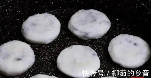 自从学会红豆饼这做法,我家连吃5天了,酥的掉渣孩子抢着吃!