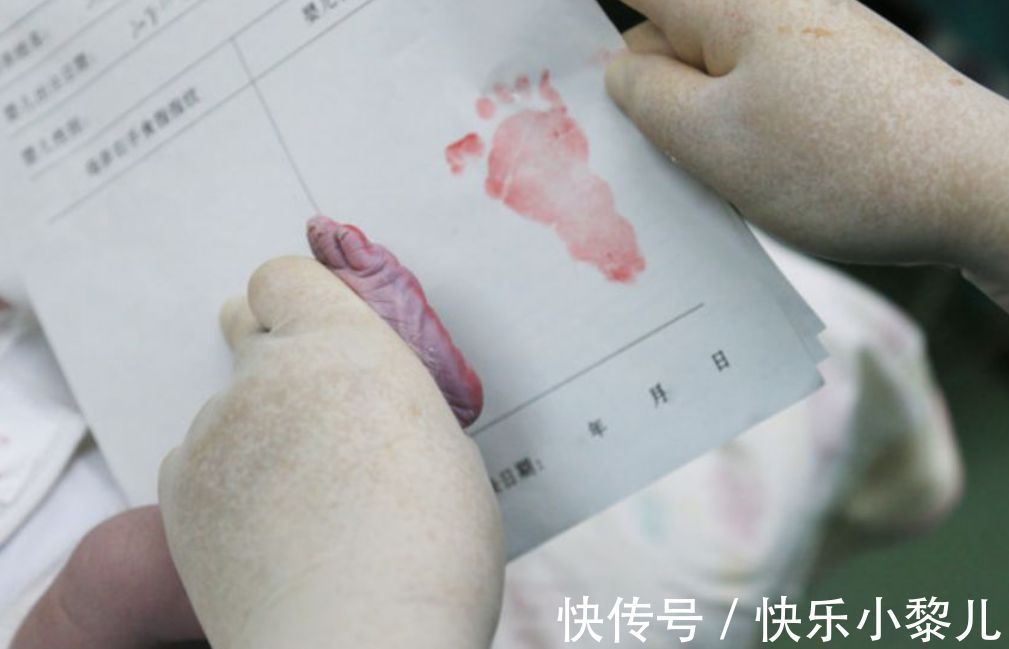 医院|宝宝出生后为啥要先按“足印”?医院的这些考量,家长要清楚
