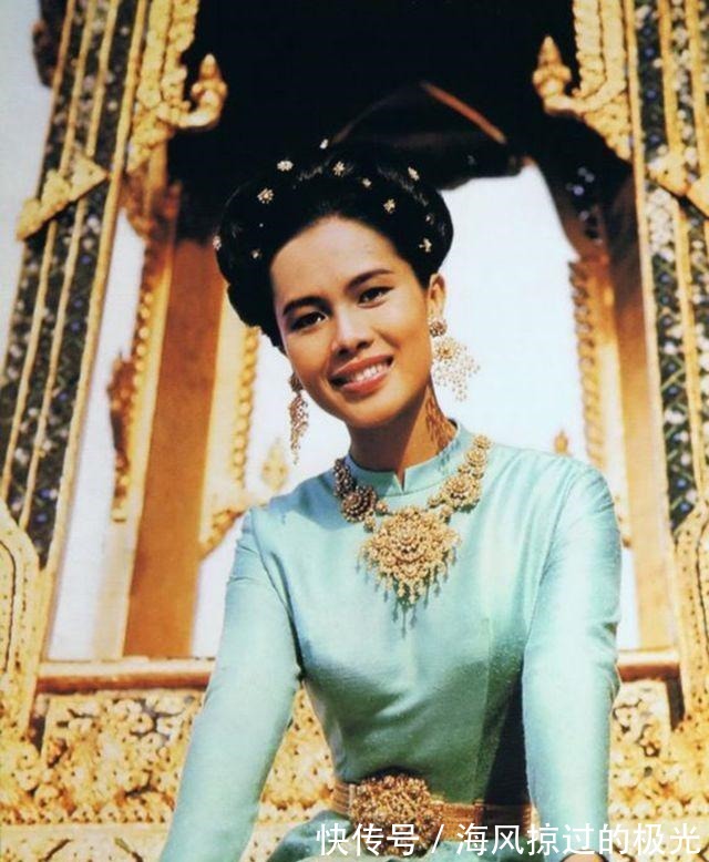 苏提达 怪不得苏提达只模仿没戴过诗丽吉的“满天星”,原来是朱拉蓬喜欢