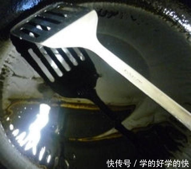 锅煎蛏子,鲜嫩可口,一盘子都不够吃