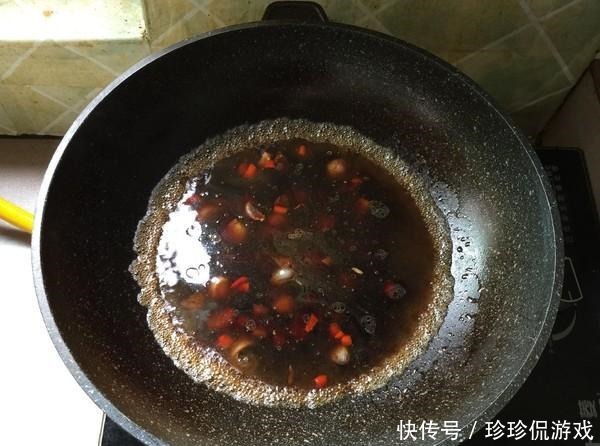 它是鱼腥的“死对头”,炖鱼时加一点,鱼肉更鲜嫩,一点都不腥!