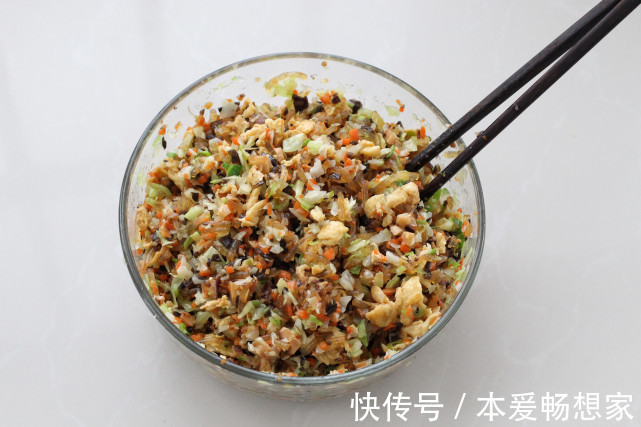 包菜|懒人生煎包做法，不发面不醒面，皮薄馅大简单快手，早餐就它了！