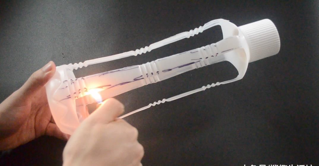 大号塑料瓶别再扔掉了, 改造一下, 放在厨房里有大用处, 太实用了