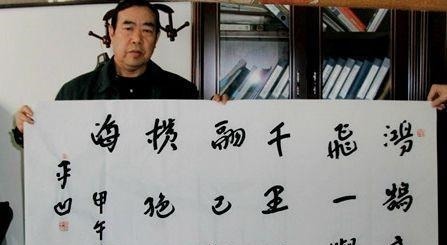 贾平凹！此作家16年书法价格涨了80倍, 一字就值4万, 是何缘由！