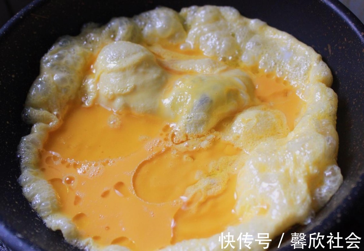 大人|番茄炒蛋时加入虾仁，味道更鲜美，营养更丰富，大人孩子都爱吃
