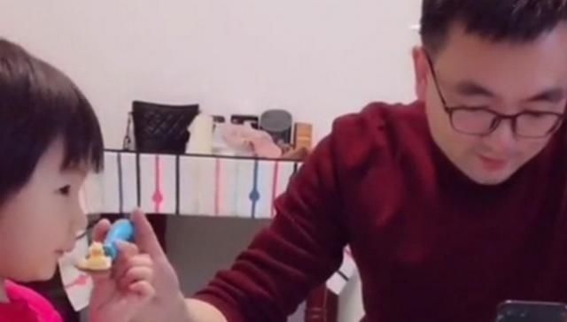 孩子|爸爸通宵玩手游,妈妈追剧不吃饭,儿子怒了必须制定作息时间表