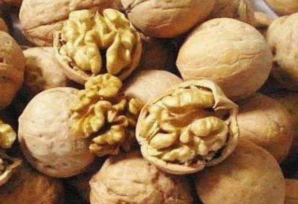除异味|起床会口干、口臭建议多吃这4种食物,口腔变干净,去除异味