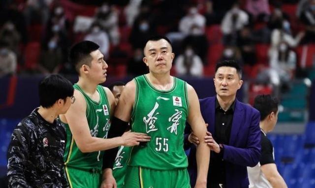 杜锋|韩德君打威姆斯时,杜锋赵继伟的举动值得赞誉,胡明轩应该看齐