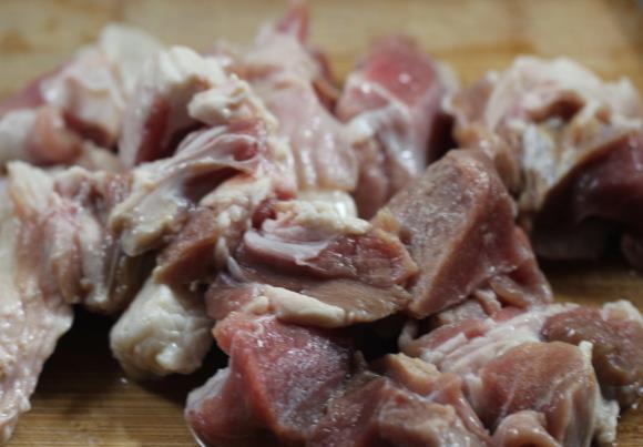 学会|炖羊肉时,调料很关键!学会“3放2不放”,羊汤香浓鲜美好喝