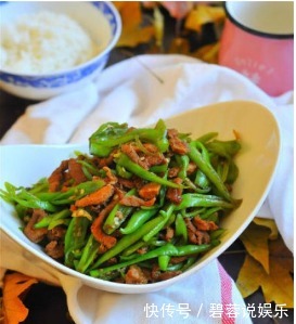 辣椒炒肉，先炒辣椒还是先炒肉顺序弄错了，怪不得不好吃