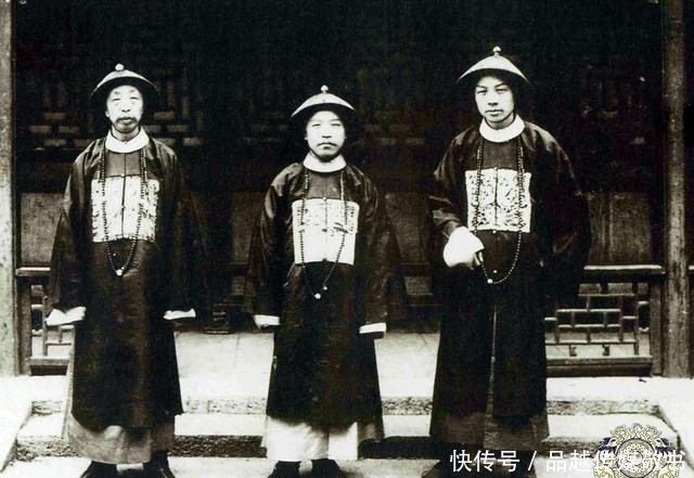 身穿|一组袁世凯罕见老照片:图三身穿盔甲手拿宝剑,图九是称帝前祭天