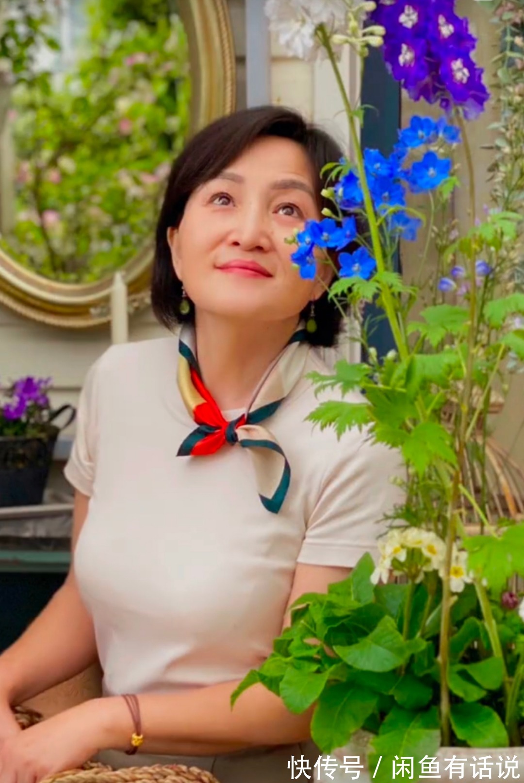 女性|优雅和年龄无关,50岁阿姨的穿搭简约又气质,妈妈们这样穿真好看