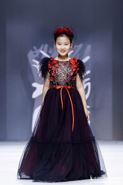 红鼓小爱?笑容魔法——AW2021中国国际时装周全新发布