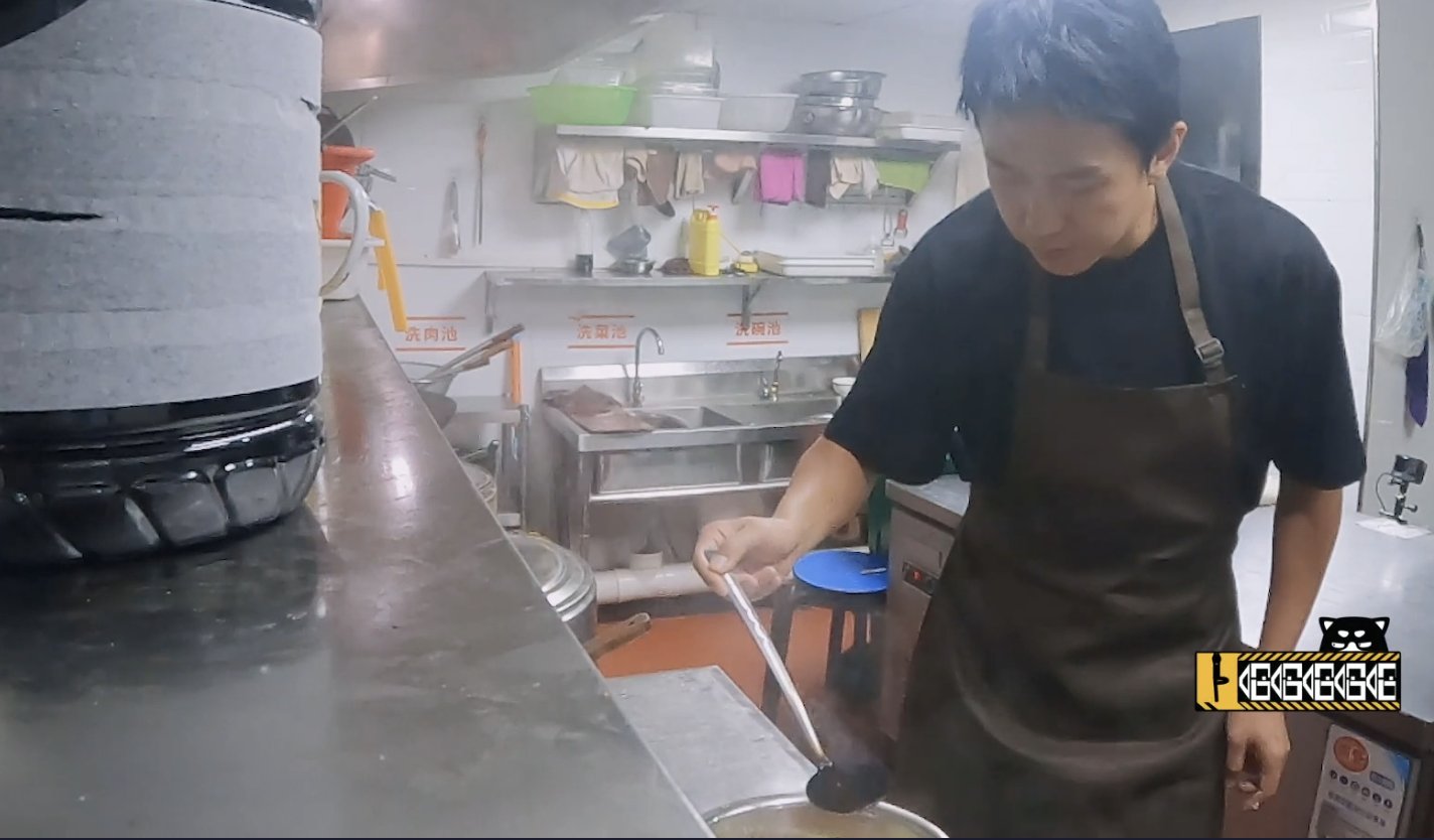 邓超给家人做biangbiang面，没放油泼辣子，孙俪激动发文秀恩爱