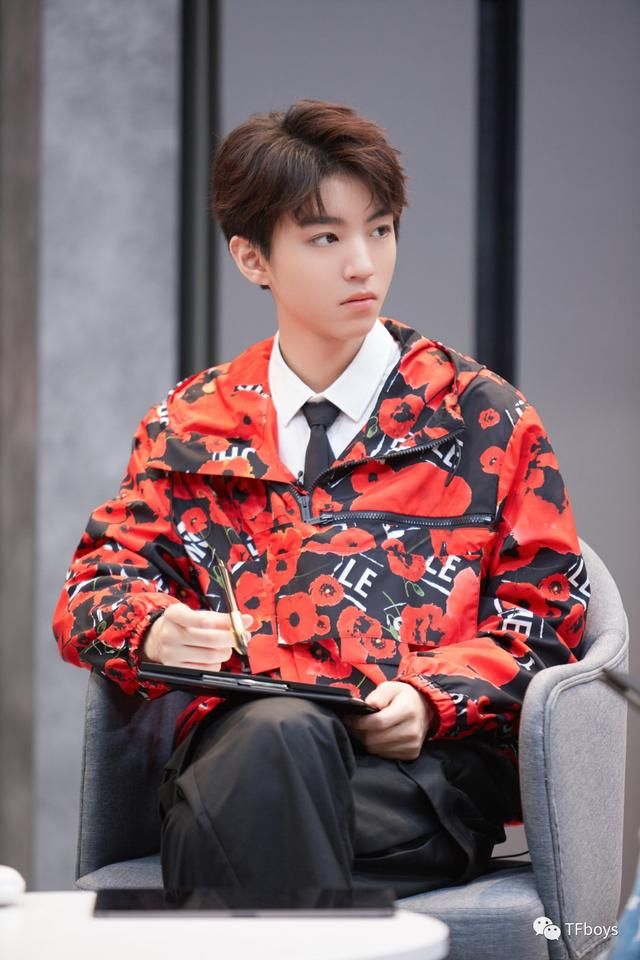 《我们的乐队》小凯罕见生气！因不满ace选人方式，气到摔本子