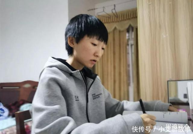 为给病弱母亲治病，大四女孩放弃保研“人大”，重新高考学习中医