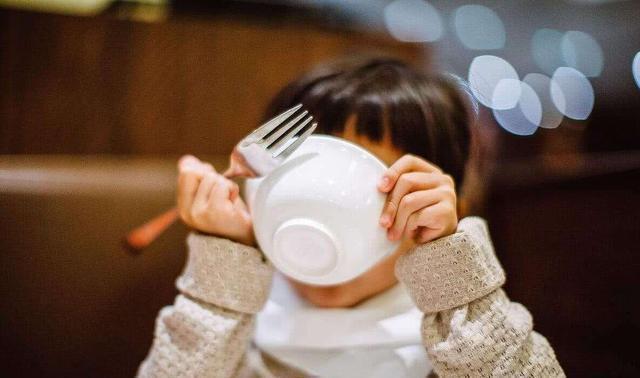 家长|6岁儿子天天吃“蛋炒饭”,一个月后住进ICU,医生:不配当家长!