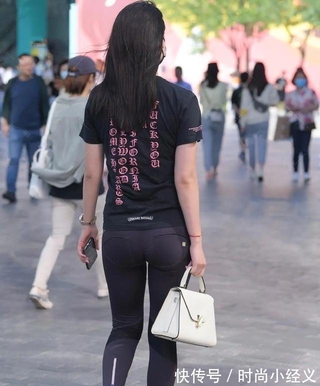 运动裤 面对“瑜伽裤”的冲击,打底裤也站不住脚跟了,还被蒙在鼓里吗?