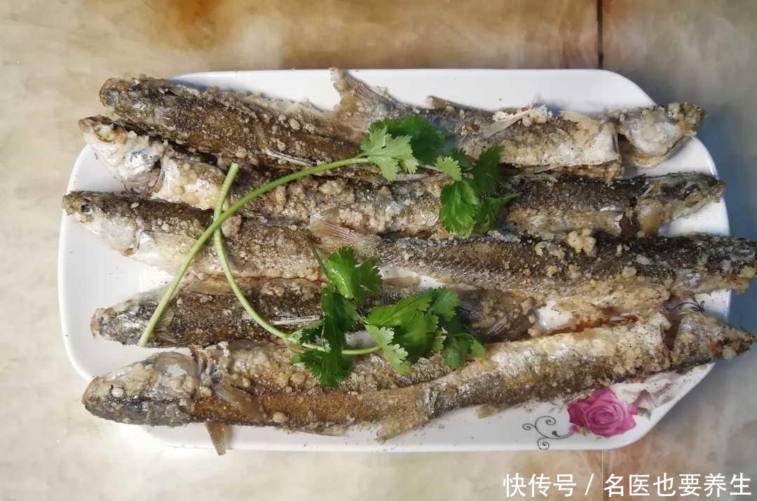 鲜嫩|香炸乌鲻鱼,只要两样调料,表皮酥脆,鱼肉鲜嫩