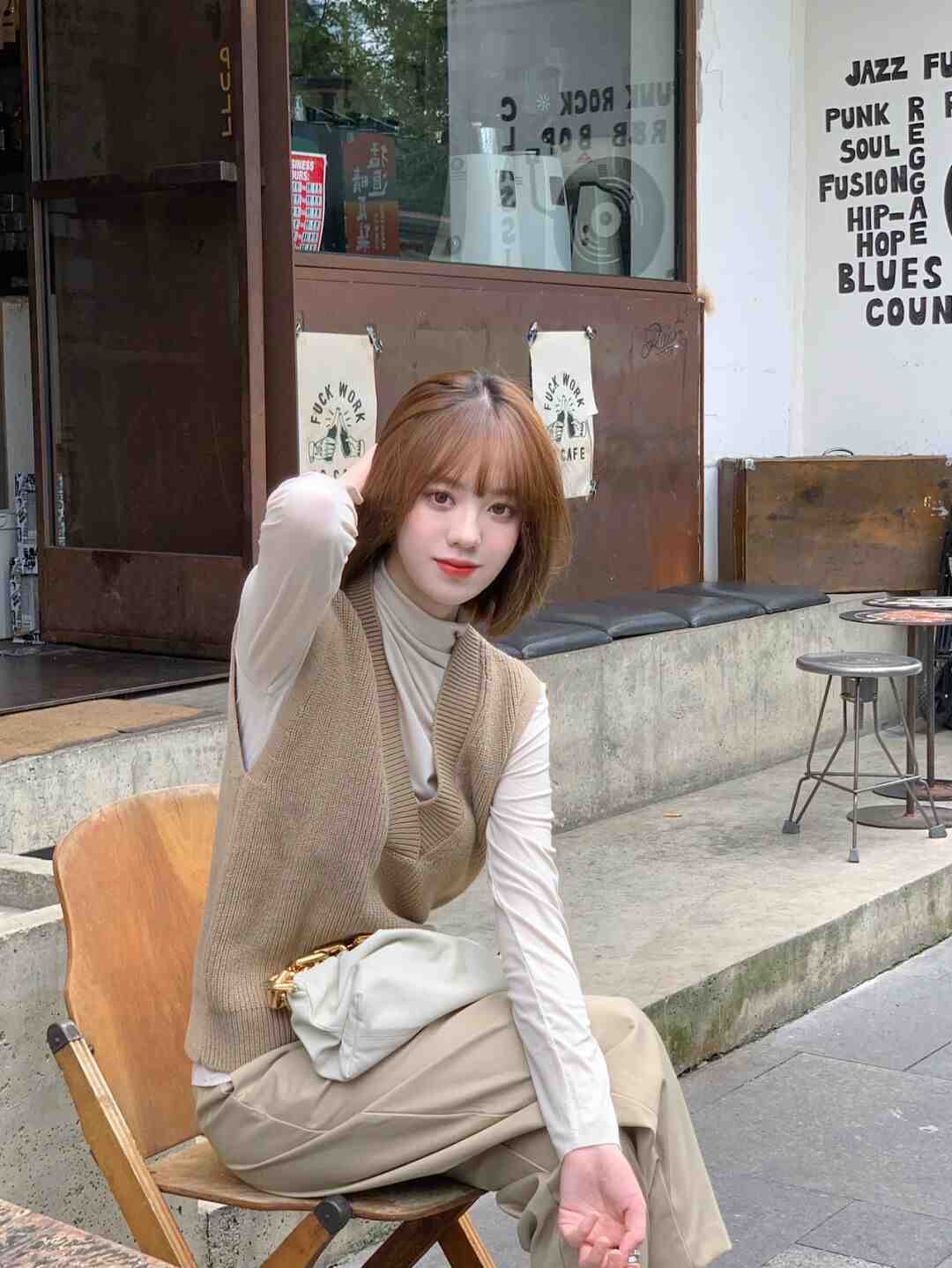 针织开衫 新年怎么穿才能个性又时髦?看看这几套穿搭,精致洋气还讨喜