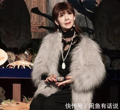 奶奶|80岁奶奶平时只穿高跟鞋,82斤配热裤双腿纤细,年轻人都自愧不如