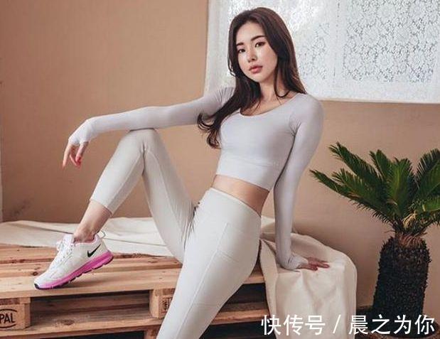 清新 清新温柔的打底裤美女,修饰出优雅的身材曲线,彰显迷人气息!