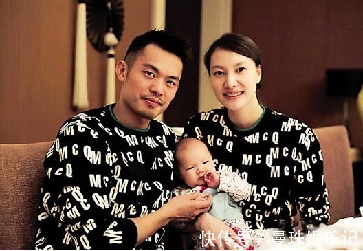 谢杏芳|林丹一家六口出游,夫妻俩表情淡漠,儿子已长到爸爸腰部
