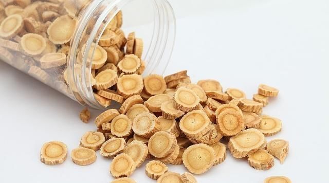 人参|黄芪泡水喝有益于脾、肺、气血,记住三句话就是用黄芪养生的高手