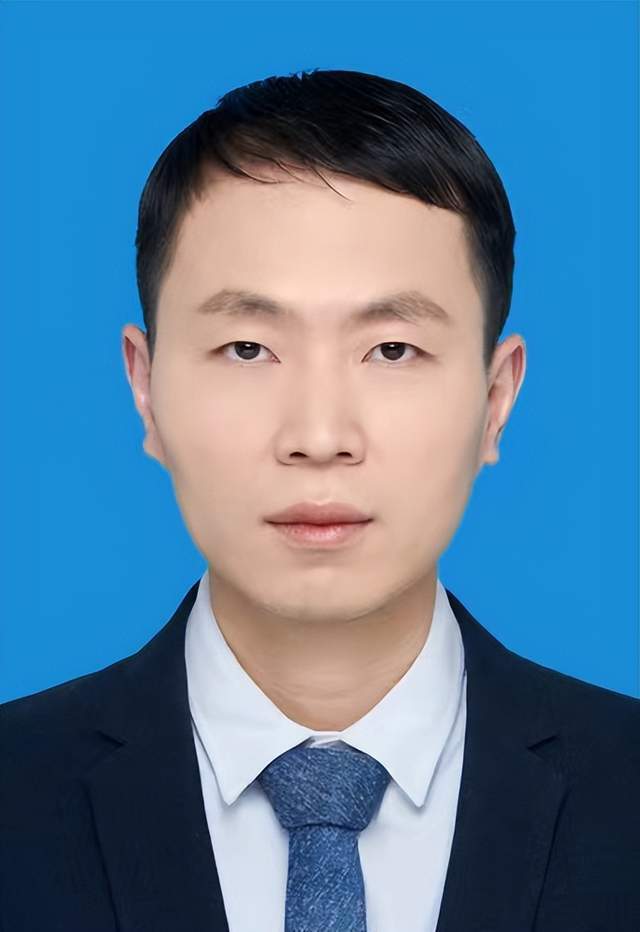 t0147ba795bc1f31bf8.jpg?size=640x932