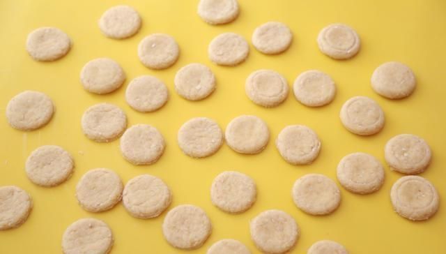 燕麦片中加4个鸡蛋,不用水不用蒸,鲜甜松软,比包子馒头还好吃