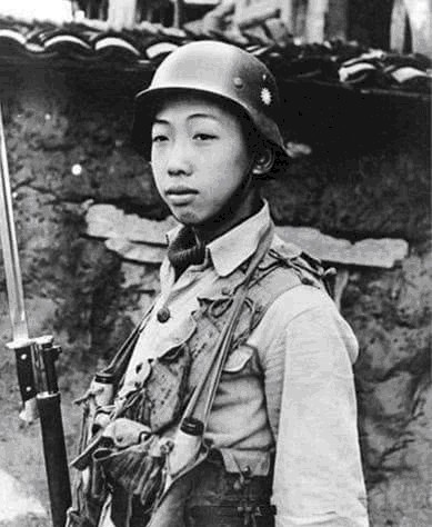 投降|怪仗!敌人拒不投降,没吃了,粟裕下令:把吃的,给他们送过去!