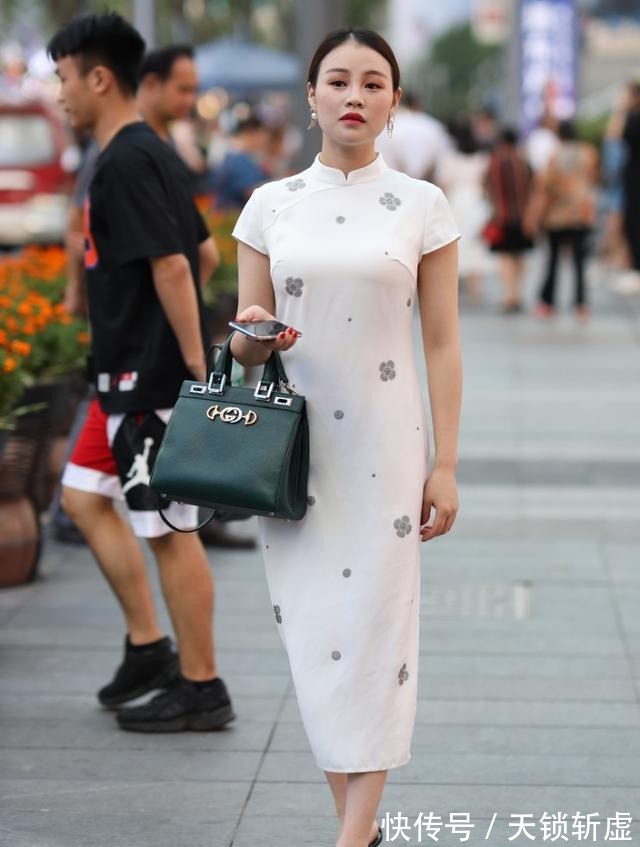 温婉 夏季这一版的旗袍必拿下,展现出优雅婀娜的身姿,气质温婉大方!