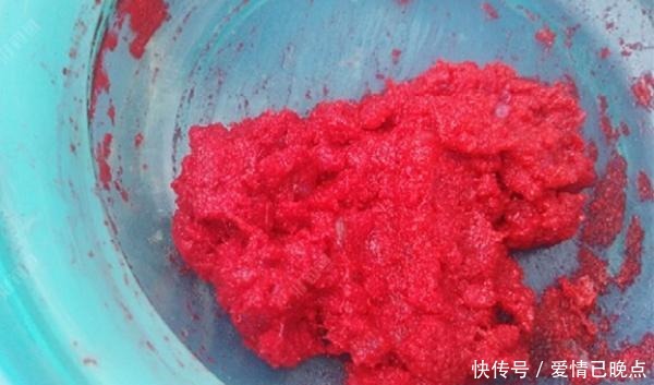 冬季钓鲫鱼,特效窝料和饵料配方汇总,助你大鲫鱼连竿上!