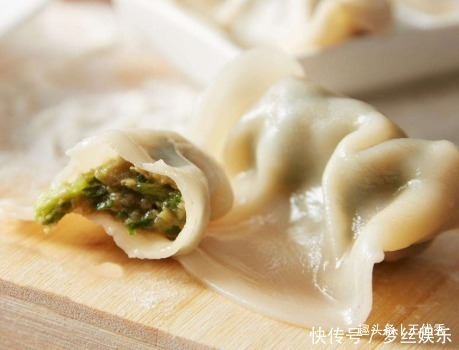 包饺子，韭菜直接拌馅是不对的，学会正确顺序，韭菜鲜香不出水