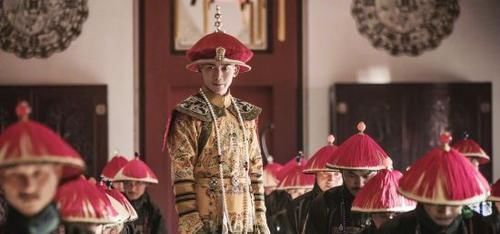 万客|乾隆路过青楼,见一上联一双玉臂千人枕,说出下联万人拍手叫绝