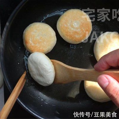 苹果糯米饼，制作简单，外层香脆，内里软糯甜蜜，超级好吃
