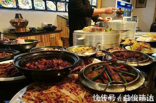 炒菜|为什么厨师炒菜时灶台旁边的水管总开着的