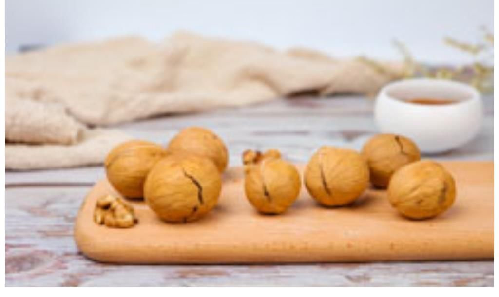 骨骼|花生会让骨骼变成“蜂窝”?骨科医生:避免骨流失,平时少吃这3物