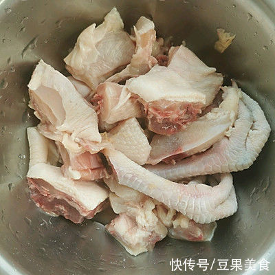 黄焖鸡|黄焖鸡一上桌，老人宝宝全都笑