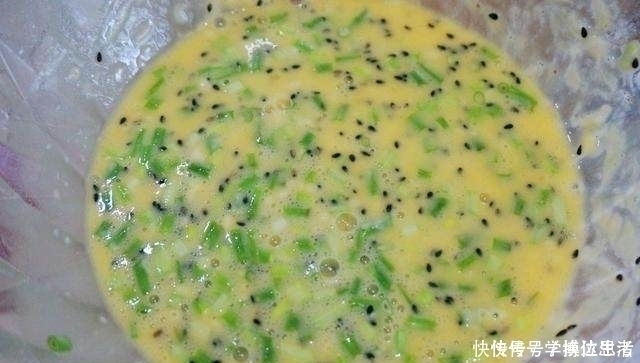 老妈|还是老妈这样做的鸡蛋饼好吃，美味又营养，一口气就吃了10张