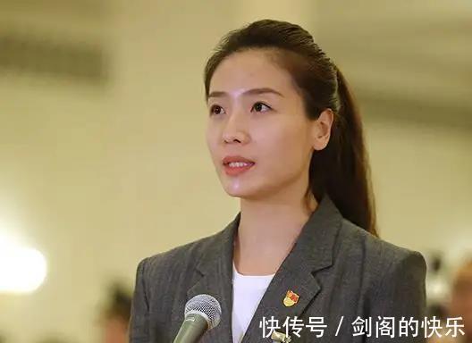 中国女排|她是农家女孩却长得雍容华贵，现代版的杨贵妃，二传之路艰辛曲折！