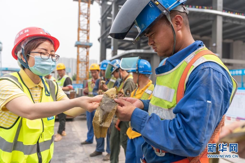 中建二局安装公司|工地端午粽飘香