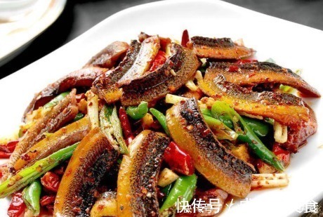 红辣椒|清洗黄鳝黏液时,分享给你1个小窍门,黄鳝好吃下饭,肉嫩特鲜