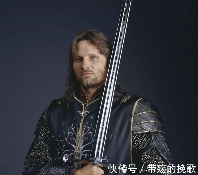 古龙剧!扒一扒金庸古龙剧中都有哪些不靠谱的刀剑