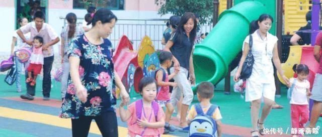 家庭和睦|不爱打扮的妈妈与爱打扮的妈妈带大的娃,长大后差别如此之大