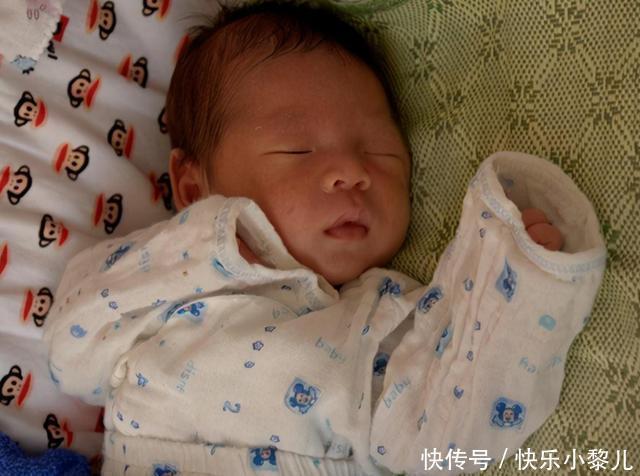 启蒙教育|睡眠期间孩子大脑发育迅速,会有这3种征兆,中一个家长都该高兴