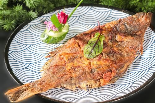 炖鱼汤|煎鱼要想不破皮,就不要直接下锅,多加2步,鱼皮不破不粘锅