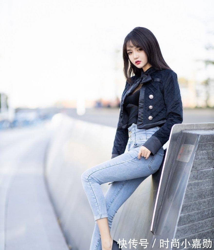 p图 竹竿腿牛仔裤就够了,p图有点过分了,脚脖半米长