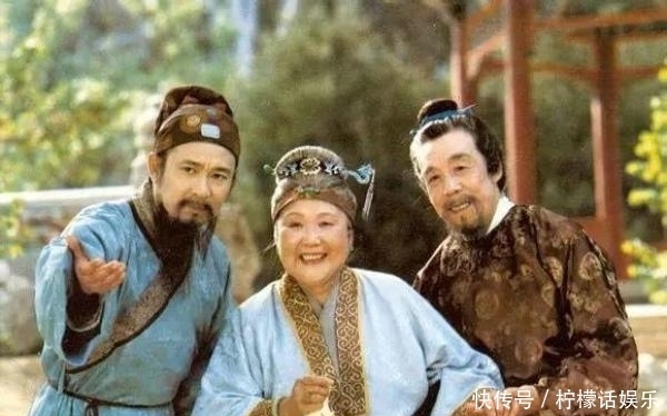 太婆婆|《红楼梦》中的笑话并不好笑，为何却能让贾府人笑得前仰后合？