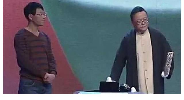 2012年，王刚“错砸”嘉宾明代瓷器，被告上法庭后，节目惨遭停播